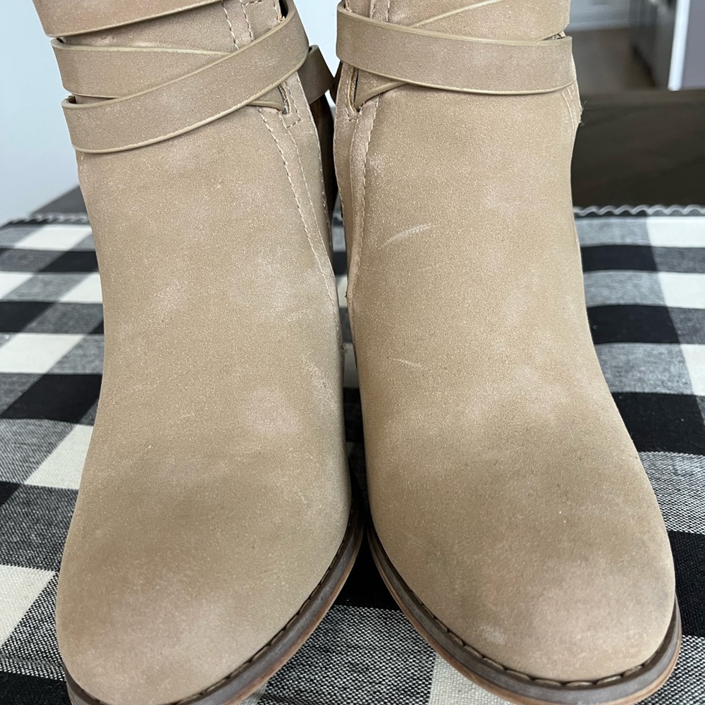 Call It Spring size 5 nude beige booties - Picture 4 of 4